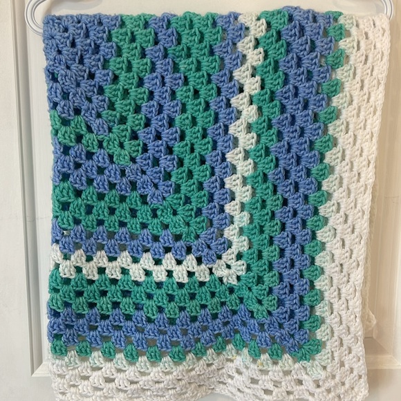 Hand Crochet Granny Square Baby Afghan White Pastel Blue & Teal 38.5'' x 40.5'' - Picture 6 of 7